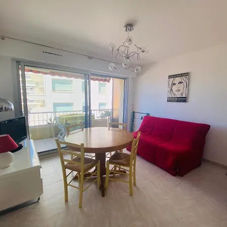 Διαμέρισμα La *